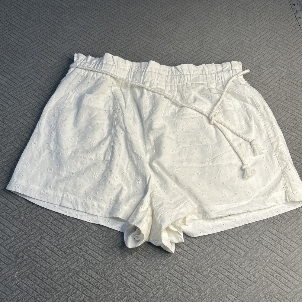 Lauren Conrad White Shorts With Rope Tie Women's Size XL Front Pockets Eyelet